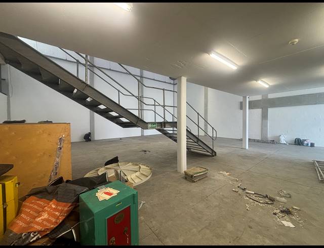 401M² WAREHOUSE TO LET IN AIRPORT INDUSTRIA